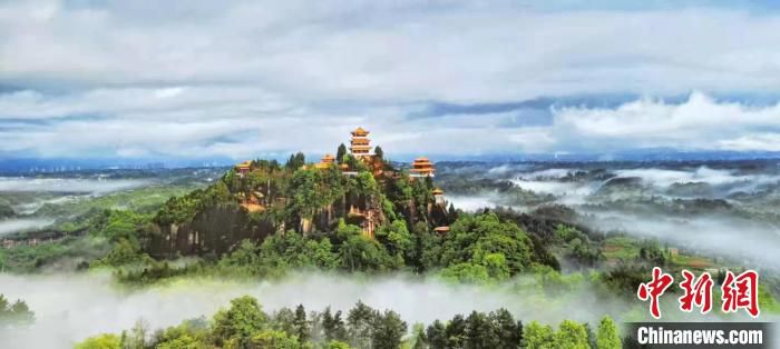 湘西龙山太平山美景。　胡东升 摄