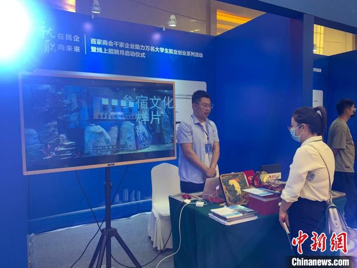 图为当日活动主会场。　奥蓝 摄