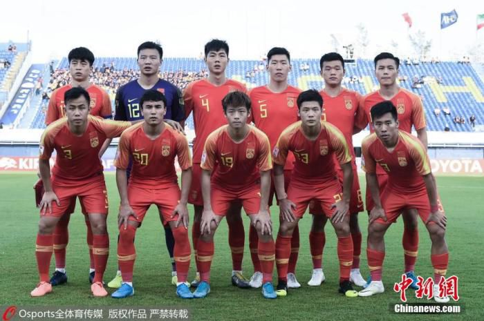 朱辰杰(后右三)在U23国家队。 图片来源：Osports全体育图片社