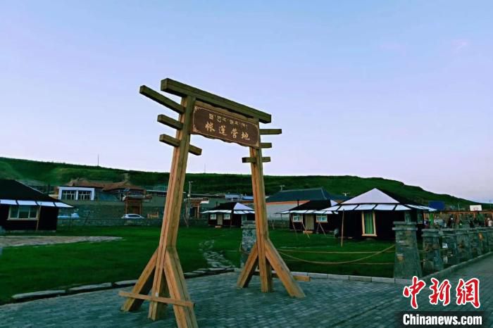 “最美藏寨”黑力宁巴村的美景 天津市南开区融媒体中心供图