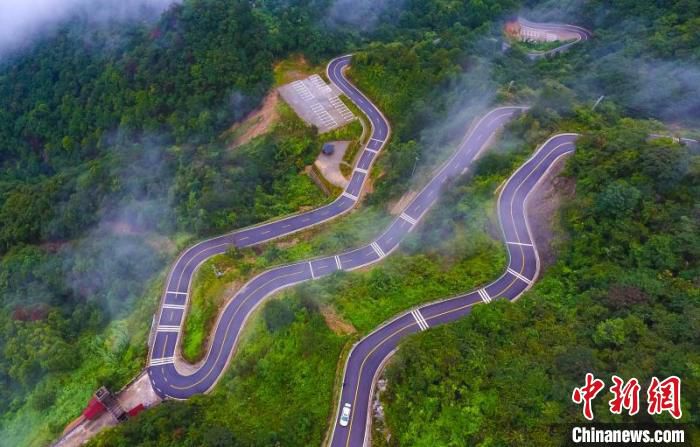 资料图：安徽岳西天峡风景区公路。　安徽省文化和旅游厅供图