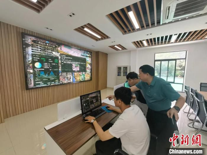 图为禹越镇三林村通过数字乡村一张图“村情民意”发现村民反映问题，并第一时间派人解决。　禹越镇供图
