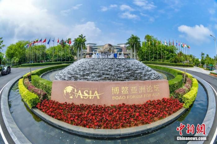 博鳌亚洲论坛永久会址前的喷泉广场。 中新社记者 骆云飞 摄
