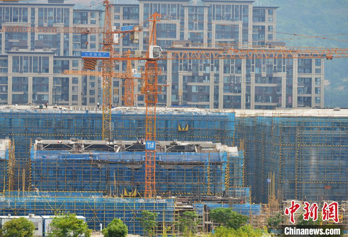 图为6月30日,福建省宁德市一处正在建设中的楼盘。 中新社记者 张斌 摄
图为6月30日,福建省宁德市一处正在建设中的楼盘。 中新社记者 张斌 摄