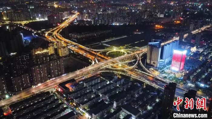 图为郑州市区南部夜景。(无人机照片) 阚力 摄