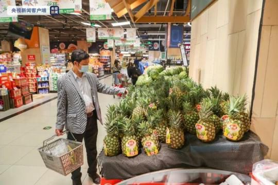 上海松江多家大型超市卖场恢复线下营业