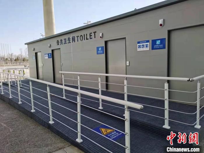 延庆颁奖广场的无障碍卫生间。　北京冬残奥会延庆颁奖广场运行团队供图