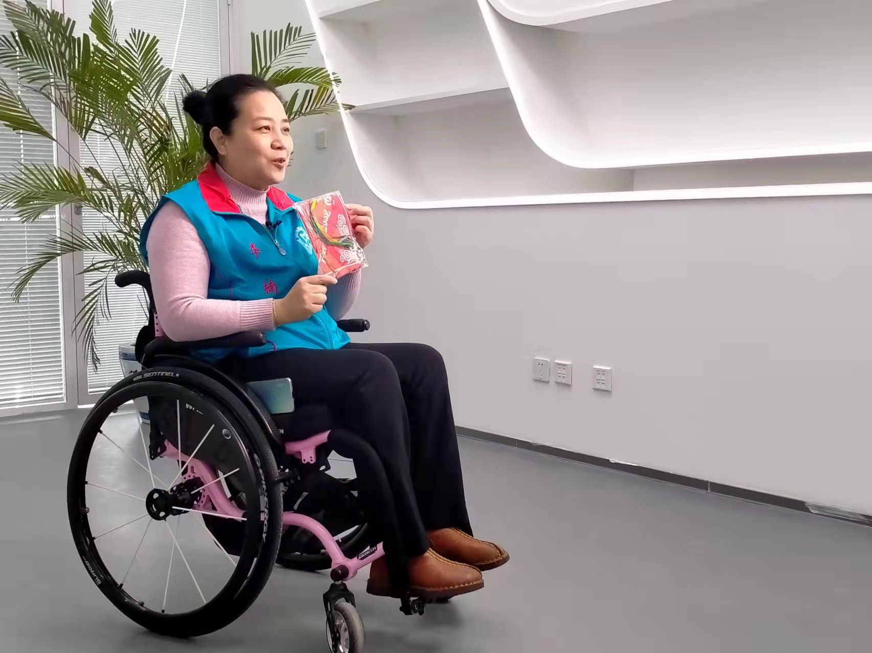 图为李楠接受采访。刘星晨摄