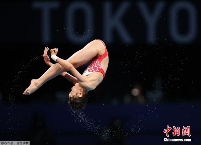8月5日，东京奥运会女子10米跳台决赛，年仅14岁的全红婵在比赛中三次跳出满分动作，凭借优异的发挥夺得金牌。全红婵也是本届奥运会中国代表团年龄最小的运动员。