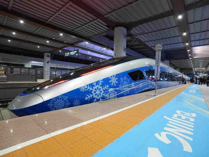 G8825次冬奥列车 摄影：李博(北京铁路局供图)