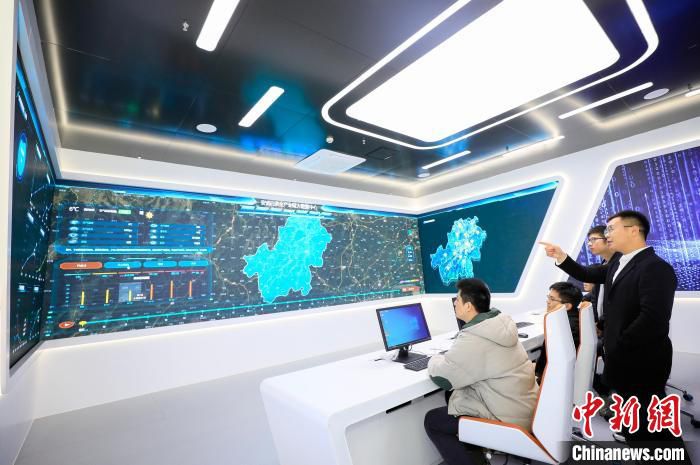 “安吉白茶产业大脑”助力白茶开采 张卉 摄