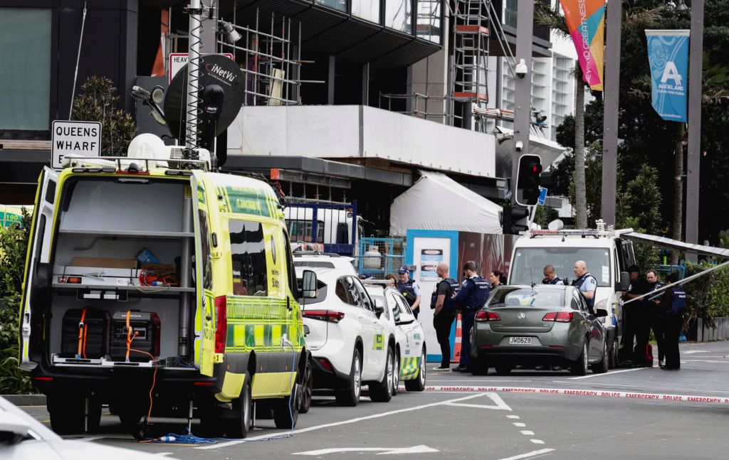 警車和救護車出動。路透社