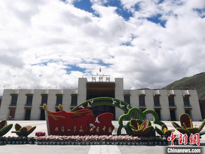 资料图为拉萨火车站。　青藏集团公司供图
