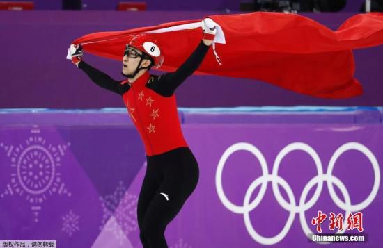 在刚刚结束的平昌冬奥会短道速滑男子500米的决赛中，现世界排名第一的中国选手武大靖以创世界纪录的39秒584获得冠军。这不仅是中国代表团在本届冬奥会上收获的第一枚金牌，也是中国选手首次在短道速滑男子项目中登上奥运最高领奖台。从1/4决赛到决赛，武大靖一天之内两次刷新世界纪录。