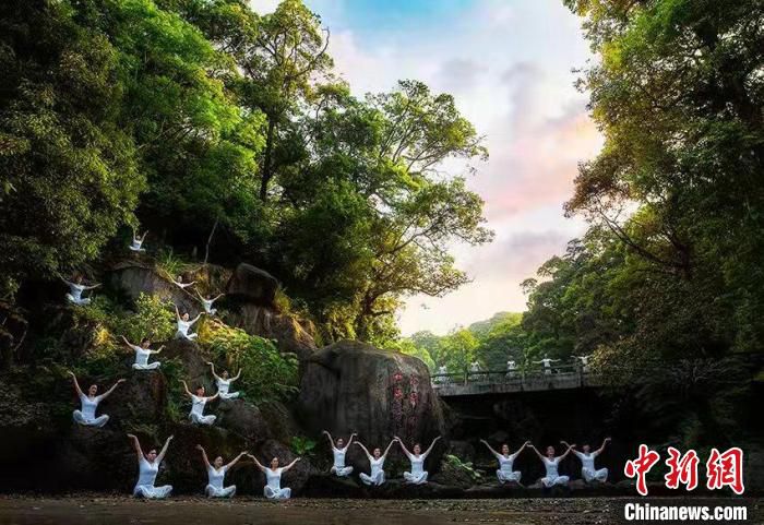 “山水陆空 运动绿都”——三明市首届绿水青山体育消费季之森林健身休闲活动。(资料图) 三明市体育局 供图