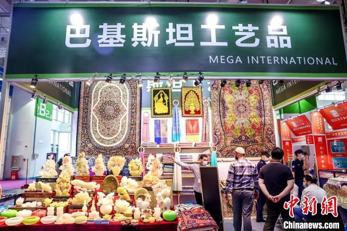 2022年北方消费品博览会17日在山东济南拉开帷幕。　孙婷婷 摄
