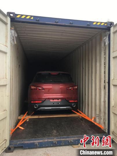 图为陆海新通道中老铁路出口汽车班列运送的整车。　陆海新通道运营有限公司供图