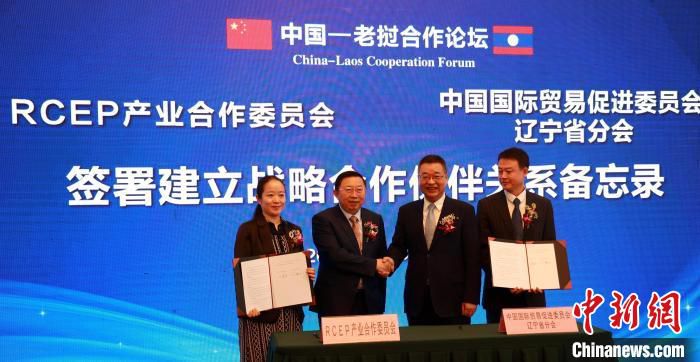 双方签署建立战略合作伙伴关系备忘录。　李鹏亿 摄