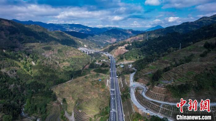 图为云南蔓金高速公路。　云南建投集团供图