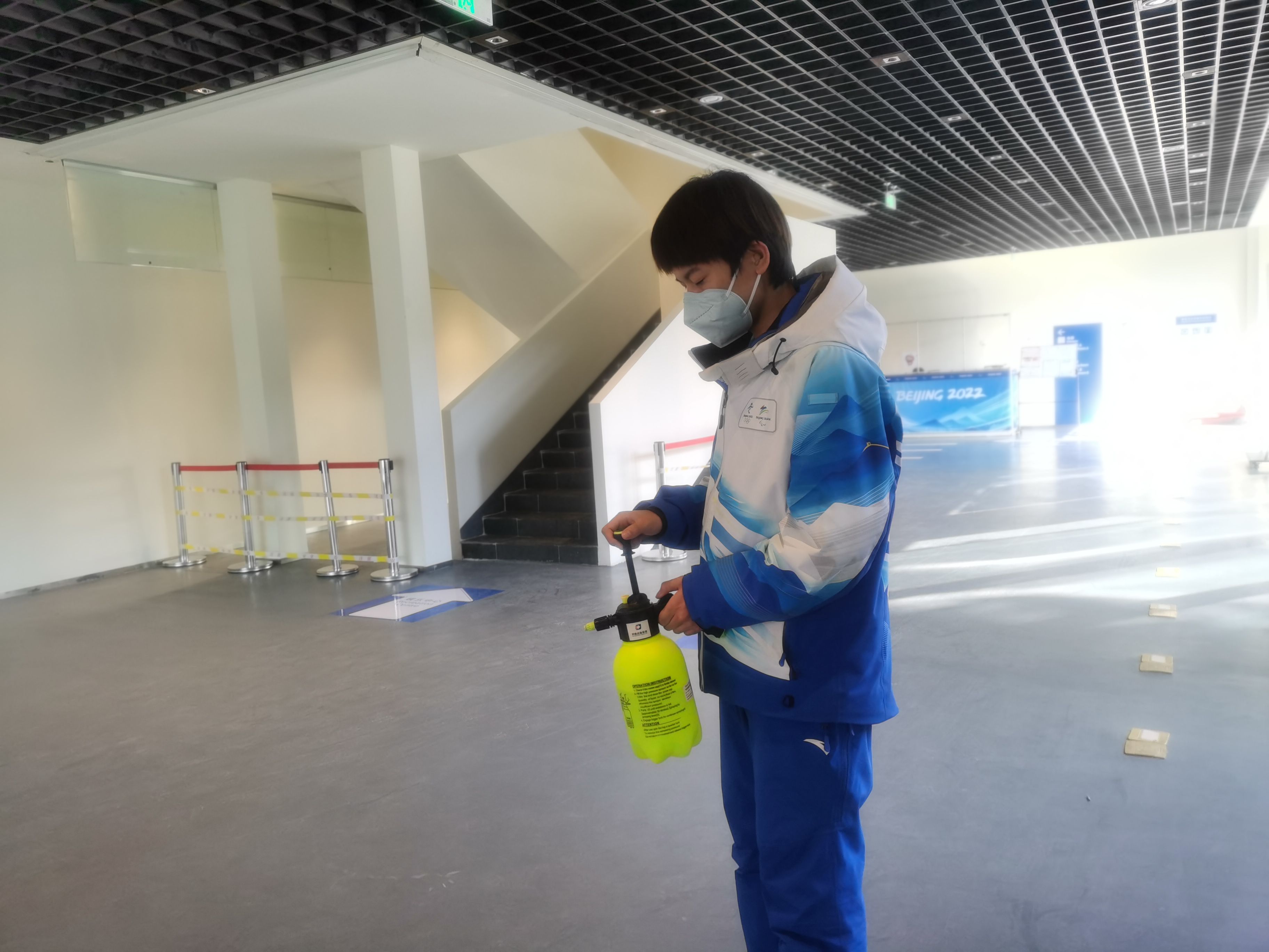 图为付成功在工作中。受访者供图