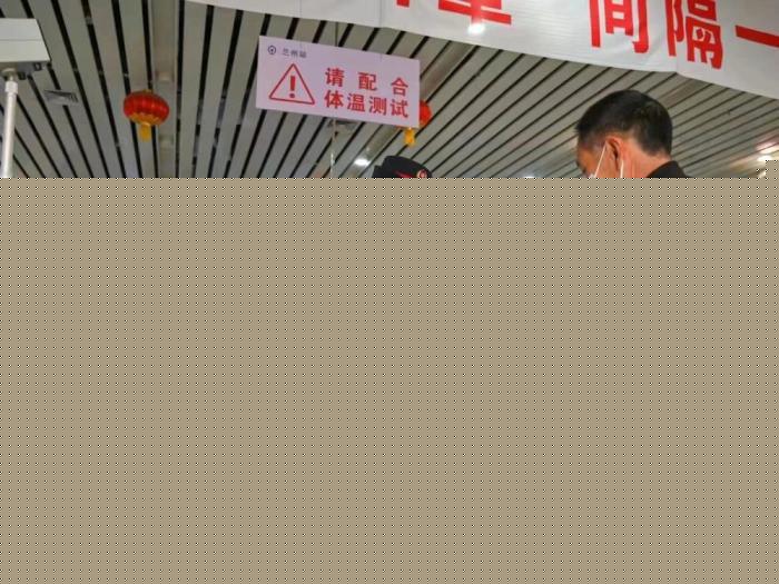 图为旅客从兰州车站出行。(资料图) 兰州铁路局供图