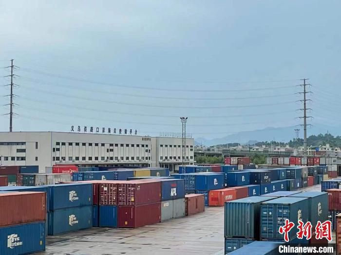 资料图：义乌铁路口岸海关查验平台。　张斌 摄