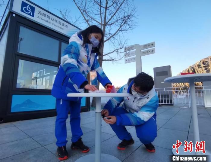 北京奥林匹克公园公共区景观标识有序转换。　张正晔 摄