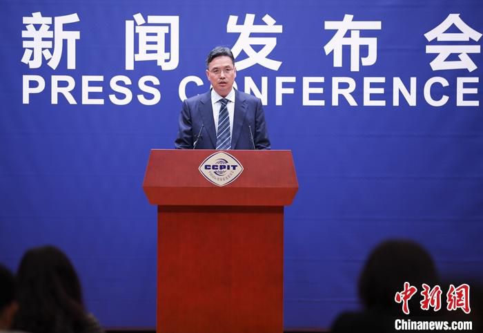 6月29日，中国贸促会举行例行新闻发布会，贸促会新闻发言人冯耀祥在发布会上表示，二季度中国大部分外贸企业出口利润好转，外贸运行出现积极势头。图为新闻发布会现场。 中新社记者 赵隽 摄
