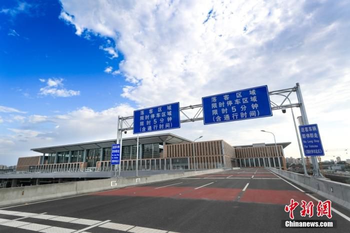 资料图：北京丰台站东侧落客平台接驳道路 中新社记者 贾天勇 摄