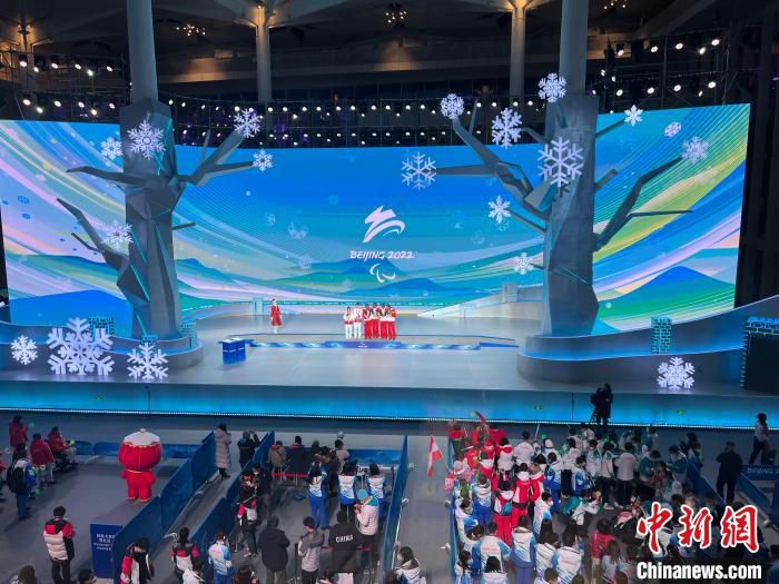延庆冬残奥颁奖广场颁奖仪式。　延庆冬残奥颁奖广场运行团队供图