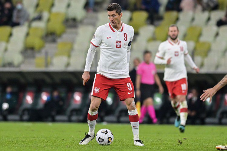 欧足联预测波兰VS瑞典首发：莱万、泽林斯基PK伊萨克、福斯贝里