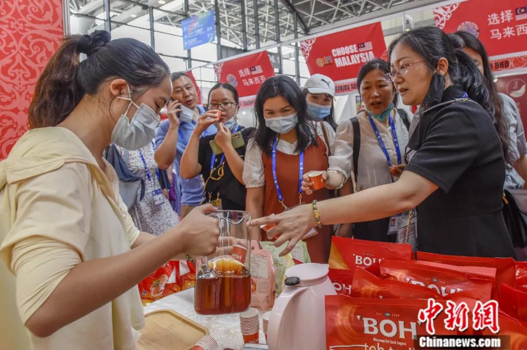2021年9月10日，第18届中国—东盟博览会上，马来西亚咖啡受热捧。中新社发 彭寰 摄