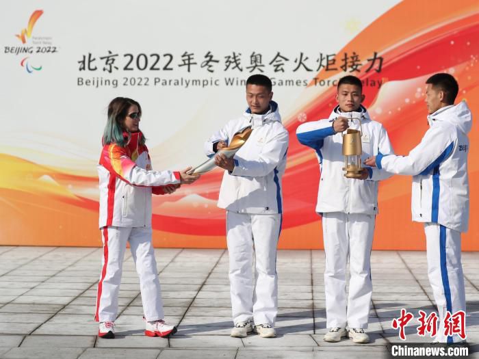 3日下午，北京冬残奥会火炬闭环内传递在奥森公园南园进行。　中新社记者 蒋启明 摄
