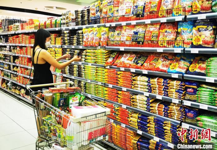 资料图：销量第一的意大利面SPAGHETTI经典包装900克从前日的88比索涨价10�5.2比索。　关向东 摄
