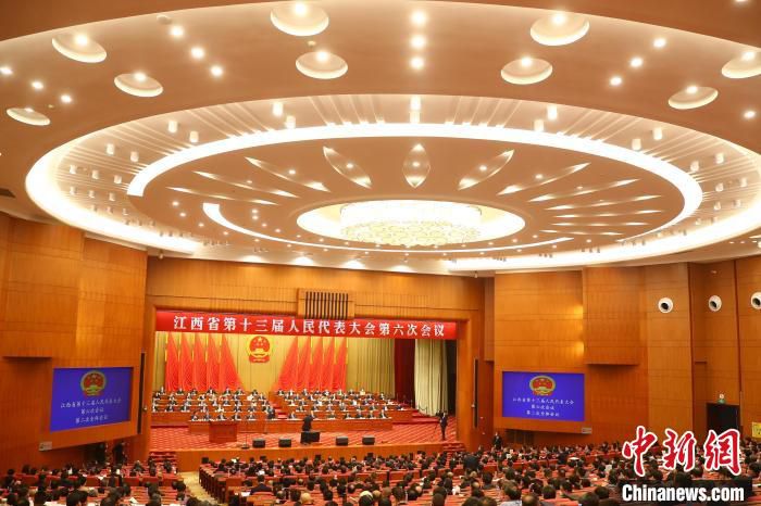 18日下午，江西省发展和改革委员会主任张和平就国家生态文明试验区(江西)建设情况作报告。　刘占昆 摄