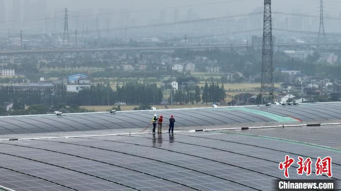江苏最大跨度弧形光伏建筑一体化项目建成并网。　国网江苏省电力有限公司供图