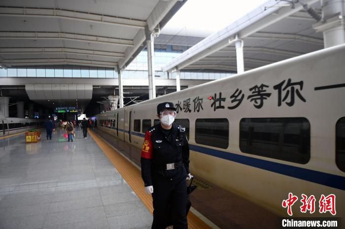 孙艳琳当天值乘的是北海开往广州的D3709次动车组列车。　蒋雪林 摄