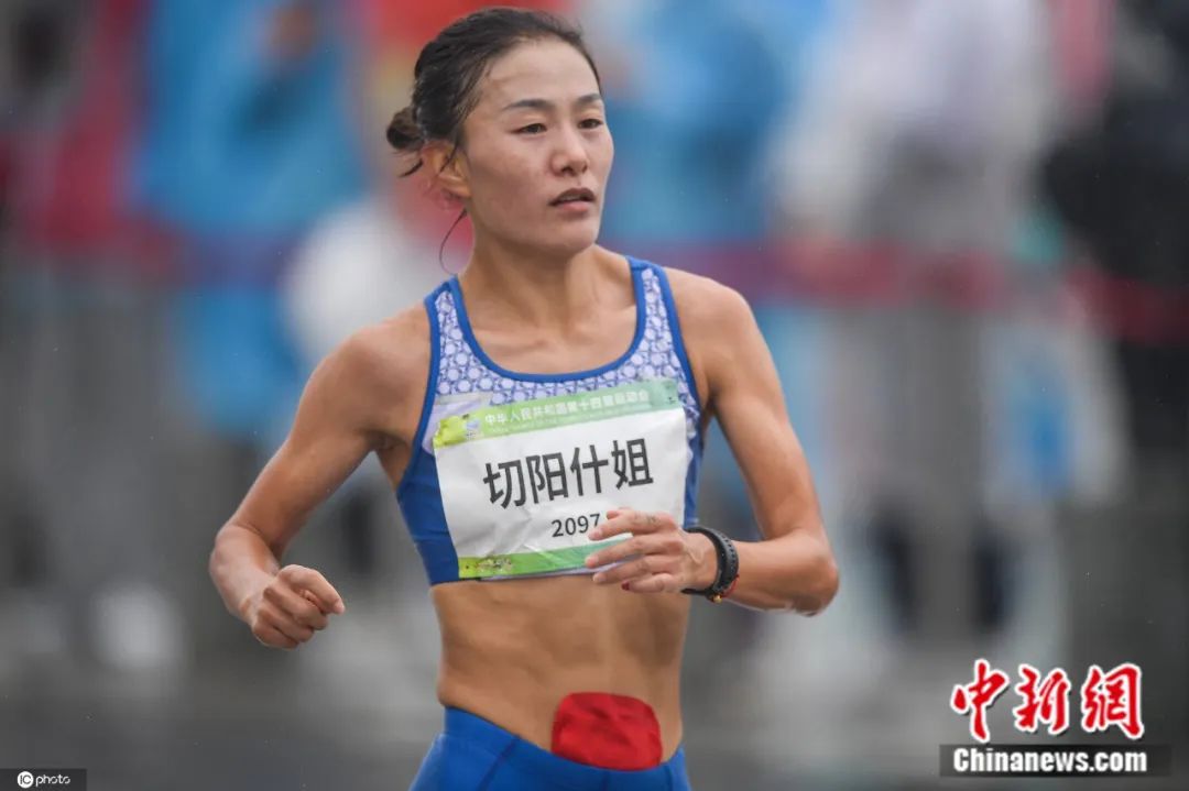 2021年9月24日，陕西西安，第十四届全运会田径女子20公里竞走赛况。切阳什姐
