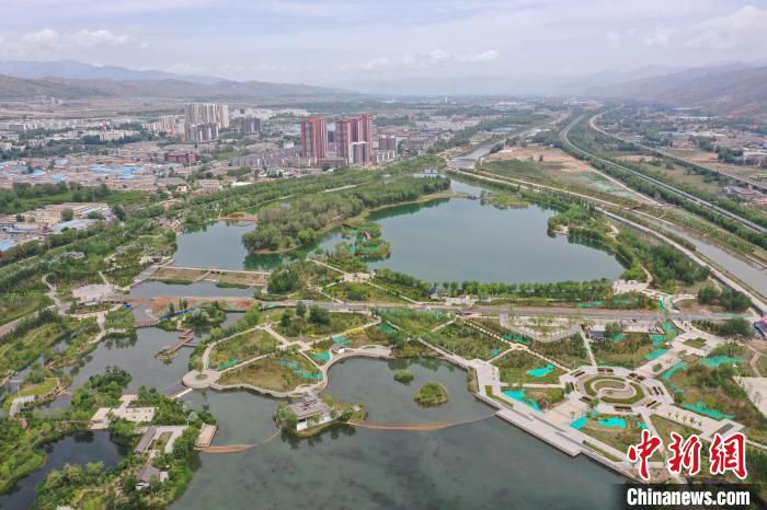 图为绿意盎然的高原城市西宁。　马铭言 摄