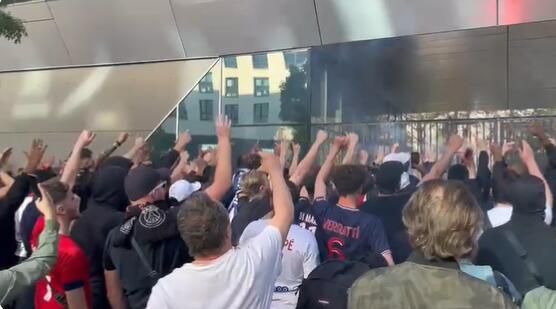巴黎极端球迷组织声明：摆脱寄生虫球员，降低票价&名宿进管理层