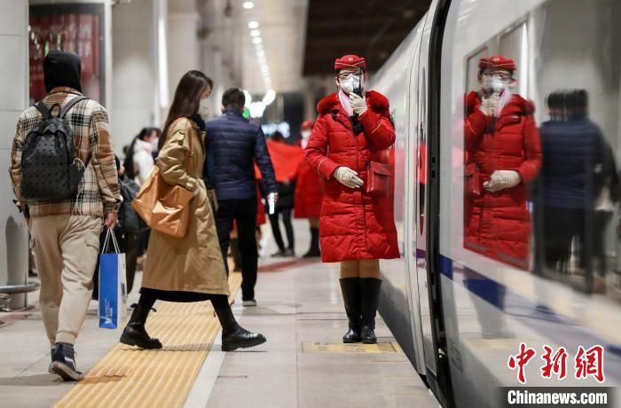 1月17日，2022年中国春运拉开帷幕。图为北京西站。　中新社记者 贾天勇 摄