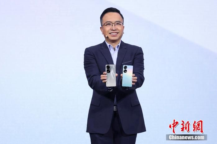 荣耀CEO赵明。