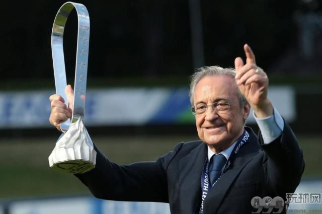florentino_perez_posa_con_la_youth_league_foto_cordon_press_001.jpg