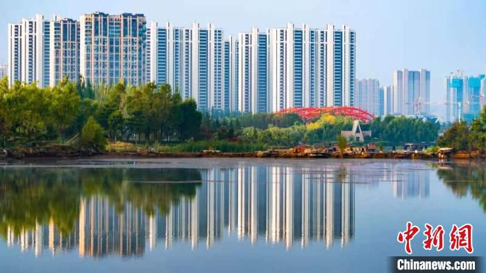 图为崛起的现代化新城兰州新区一隅。(资料图) 丁凯 摄