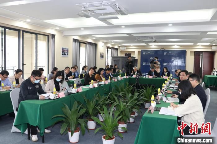 1月23日， RCEP区域发展媒体智库圆桌论坛以线上线下相结合的方式在海口召开。主办方供图