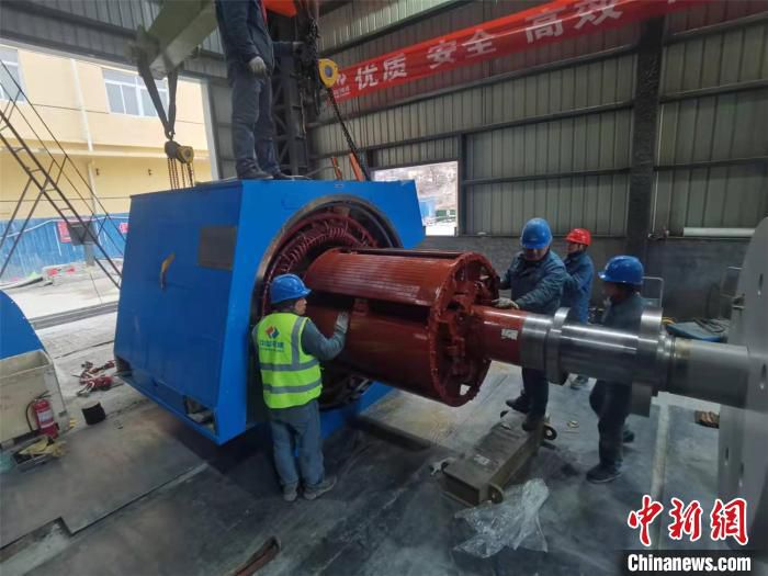 中国首台全功率变速恒频抽蓄机组研制成功 白晶 摄