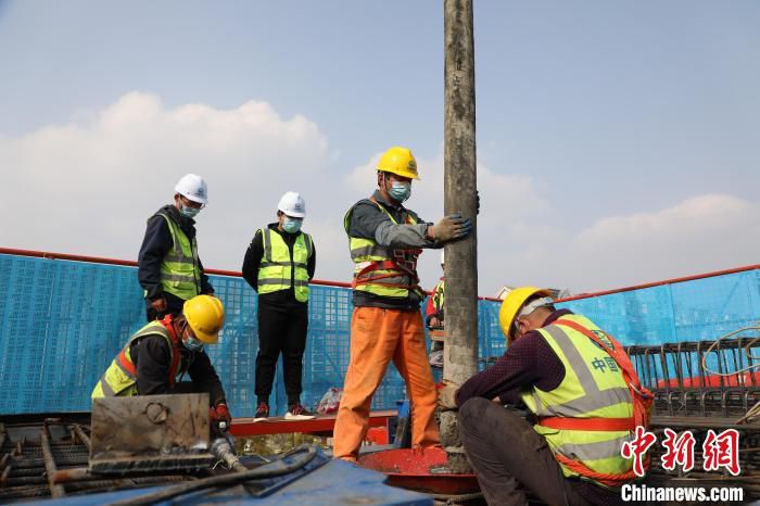 南京至马鞍山城际铁路首墩顺利完成浇筑 许谦 摄