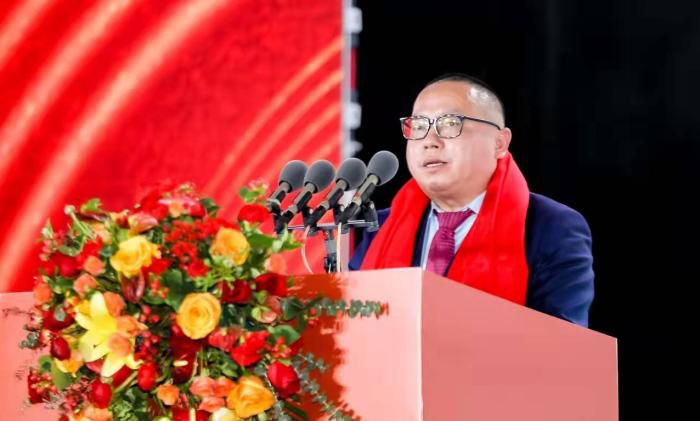 　　金沙酒业党委书记、董事长张道红作总结报告