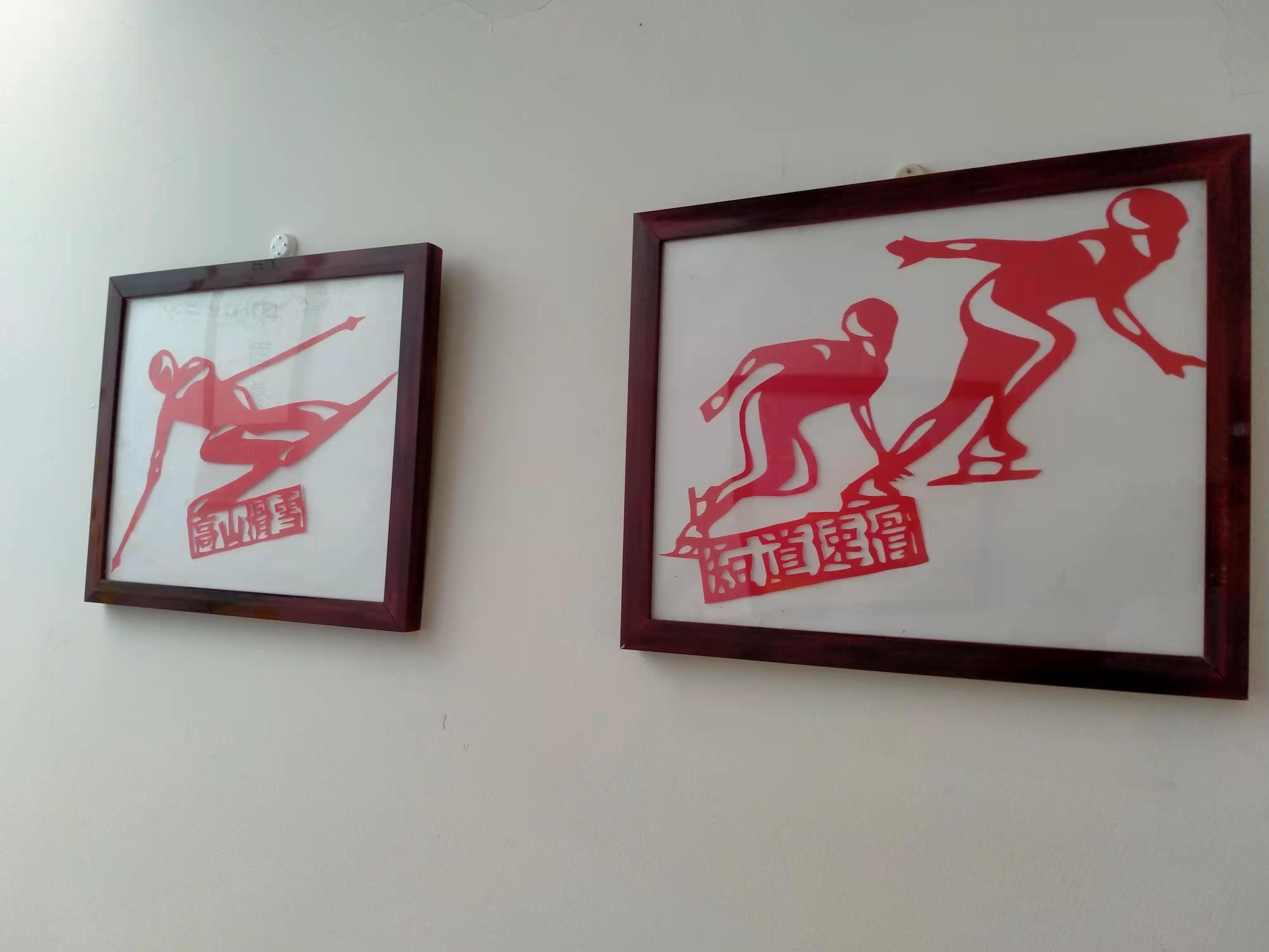 图为残疾人士手工作品展示。刘星晨摄