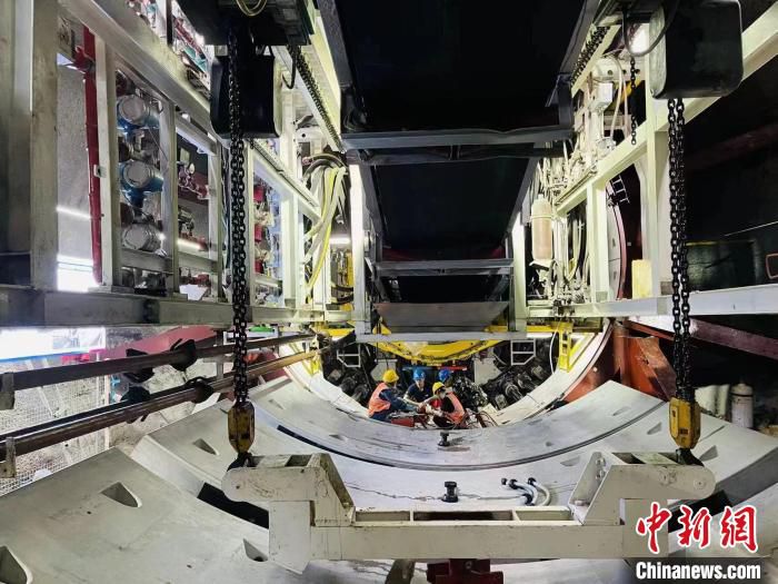 图为重庆地铁4号线西延伸段施工现场。　重庆市住房和城乡建设委员会供图